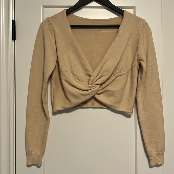 Twist front crop sweater - Picture 1 of 3